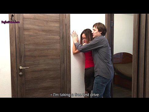 ❤️ Σέξι μεσίτρια τραβάει αισθησιακά το μουνί της και γαμάει ενώ πουλάει το διαμέρισμά της - Krempai ❤❌ Βίντεο σεξ ☑