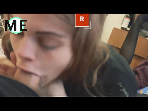 ❤️ Πούτσος στο λαιμό της, σκισμένο καλσόν και σκισμένα τακούνια ❤❌ Βίντεο σεξ ☑